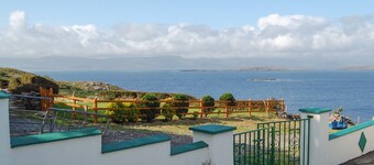 NANA'S HOUSE, pet friendly, with open fire in Allihies, County Cork