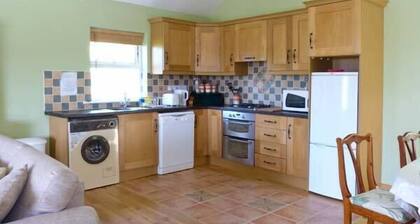 THE BAY, pet friendly, with open fire in Caherdaniel, County Kerry