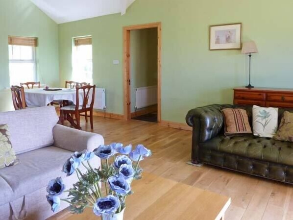Living area - THE BAY, pet friendly, with open fire in Caherdaniel, County Kerry (Unknown)