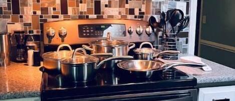 ميكروويف، فرن، موقد طهي مسطح، غسالة أطباق