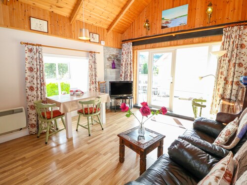 THE DISPENSARY, pet friendly, with a garden in Killeagh, County Cork