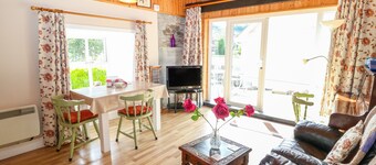 THE DISPENSARY, pet friendly, with a garden in Killeagh, County Cork
