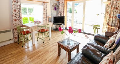 THE DISPENSARY, pet friendly, with a garden in Killeagh, County Cork