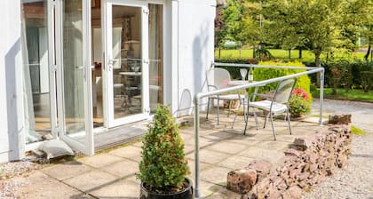 THE DISPENSARY, pet friendly, with a garden in Killeagh, County Cork