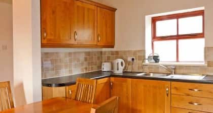 CAVAN HILL COTTAGE, family friendly in Ballinrobe, County Mayo