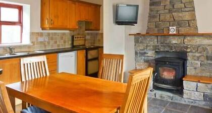 CAVAN HILL COTTAGE, family friendly in Ballinrobe, County Mayo