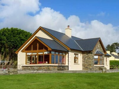 CAOLA NUA, family friendly, with a garden in Kilcrohane, County Cork