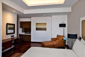 1 bedroom, iron/ironing board, travel crib, WiFi - Deluxe Room Near Carrefour Supermarket by E R (Dubai)