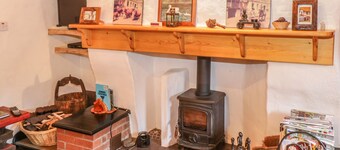 WILLOWBROOK COTTAGE, family friendly in Askill, County Leitrim