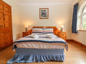 4 bedrooms, Internet - FERNWOOD, pet friendly, with open fire in Killarney, County Kerry (Killarney)