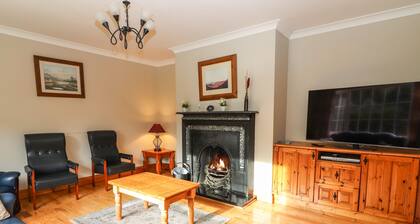 FERNWOOD, pet friendly, with open fire in Killarney, County Kerry