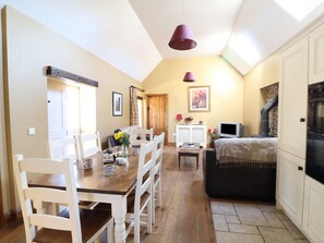 Living area - ROSEMOUNT COACH HOUSE, pet friendly in Enniscorthy, County Wexford (Marshalstown)