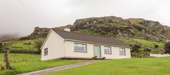 LYREBOY, pet friendly, with open fire in Glencar, County Kerry