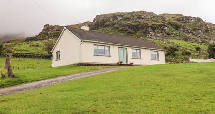 LYREBOY, pet friendly, with open fire in Glencar, County Kerry