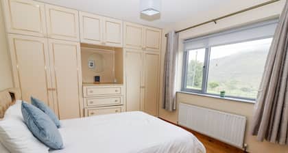 LYREBOY, pet friendly, with open fire in Glencar, County Kerry