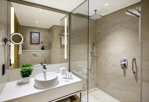 Hair dryer - Deluxe Room in Mirdif By E R (Dubai)