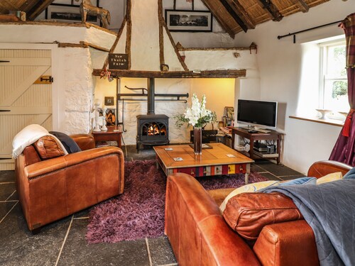 NEW THATCH FARM, pet friendly in Knocklong, County Limerick