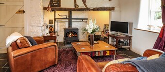 NEW THATCH FARM, pet friendly in Knocklong, County Limerick