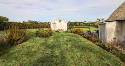 NEW THATCH FARM, pet friendly in Knocklong, County Limerick