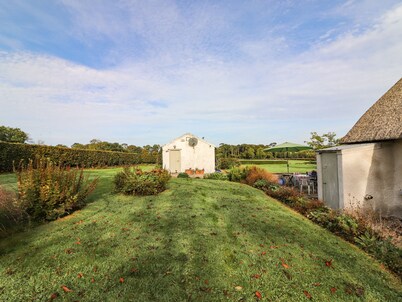 NEW THATCH FARM, pet friendly in Knocklong, County Limerick