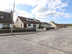 Exterior - SEA PARK COTTAGE, pet friendly in Lahinch, County Clare (Unknown)