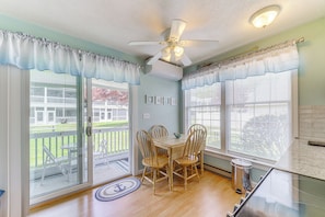 Interior - 2 Mi to Drakes Island Beach: Condo w/ Porch! (Wells)
