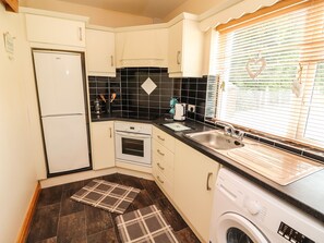 Fridge, cookware/dishes/utensils - MOYBELLA LODGE, romantic, with a garden in Ballybunion, County Kerry (Ballybunnion)
