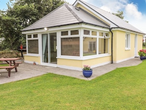 Exterior - MOYBELLA LODGE, romantic, with a garden in Ballybunion, County Kerry (Ballybunnion)