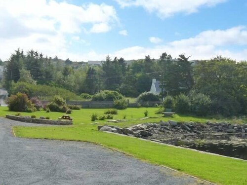 QUAY ROAD COTTAGE, family friendly in Dungloe, County Donegal