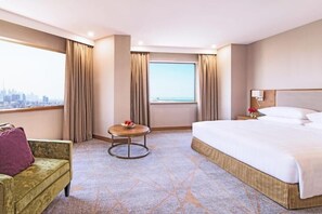 3 bedrooms, iron/ironing board, WiFi, bed sheets - 3 Bedroom Apartment Near Gold Souk Metro BY E R (Dubai)