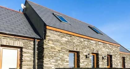 CORR AN DROMA, pet friendly, with open fire in Schull, County Cork