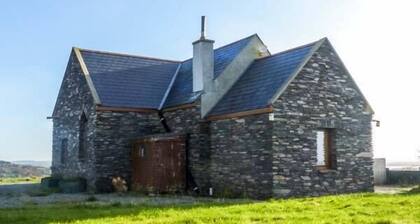 CORR AN DROMA, pet friendly, with open fire in Schull, County Cork