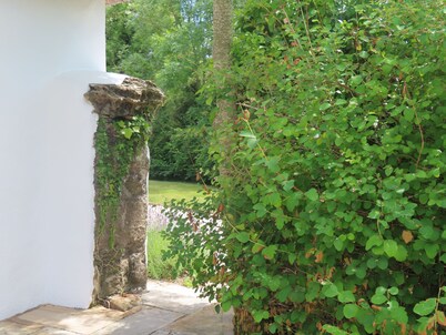 THE HUMBLE DAISY, pet friendly in Woodford, County Galway