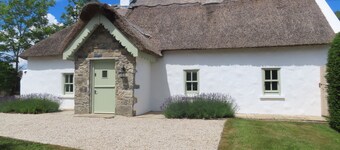 THE HUMBLE DAISY, pet friendly in Woodford, County Galway