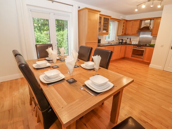 Dining - NO. 4 LANSDOWNE VILLAGE, family friendly in Kenmare, County Kerry (Kenmare)