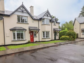 Exterior - NO. 4 LANSDOWNE VILLAGE, family friendly in Kenmare, County Kerry (Kenmare)