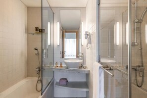 ヘアドライヤー、タオル