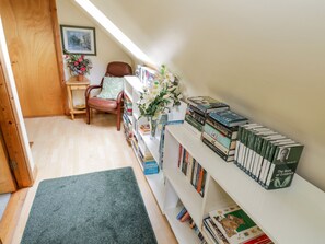 Games room - BEN VIEW, family friendly, with open fire in Tully, County Galway (Connemara)