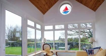 BRANDY HARBOUR COTTAGE in Ballinderreen, County Galway