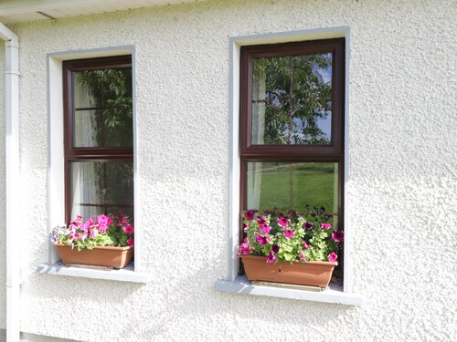 BELLADRIHID COTTAGE, pet friendly in Ballysadare, County Sligo