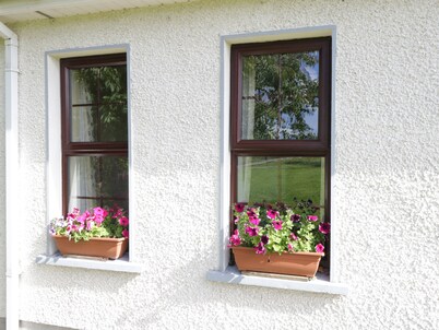 BELLADRIHID COTTAGE, pet friendly in Ballysadare, County Sligo