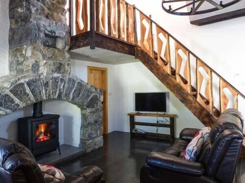 THE WELL HOUSE, pet friendly in Kinvara, County Galway