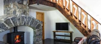 THE WELL HOUSE, pet friendly in Kinvara, County Galway