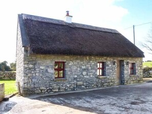 Exterior - THE WELL HOUSE, pet friendly in Kinvara, County Galway (Kinvarra)