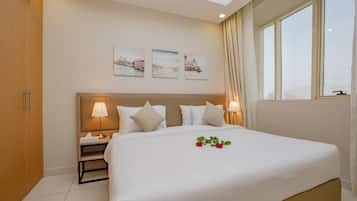 1 dormitori, escriptori, planxa i posts de planxar i wifi