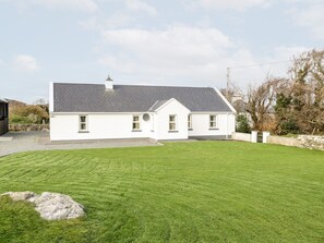 Exterior - AT THE CROSSROADS, family friendly in Louisburgh, County Mayo (Louisburgh)