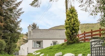 GAPPLE COTTAGE, family friendly in Rathmullan, County Donegal