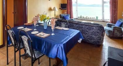 ROSSBEIGH BEACH COTTAGE NO 6, pet friendly in Glenbeigh, County Kerry