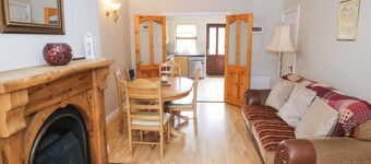 AISLING, pet friendly, with open fire in Foxford, County Mayo