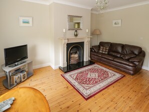 Books - AISLING, pet friendly, with open fire in Foxford, County Mayo (Foxford)